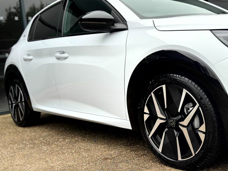Peugeot 208 1.2 Puretech 100 Gt Premium  White #6