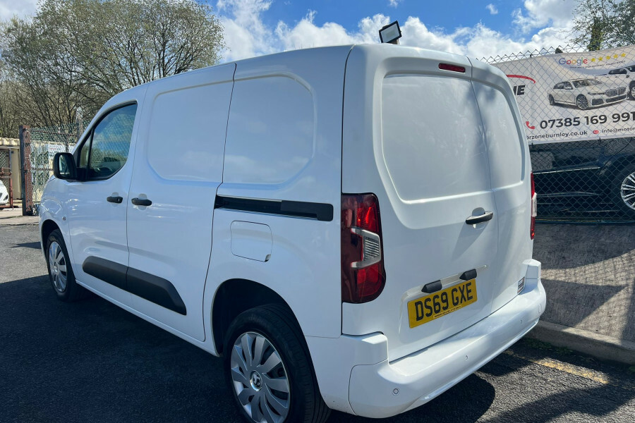 Vauxhall Combo Diesel DS69GXE White #6