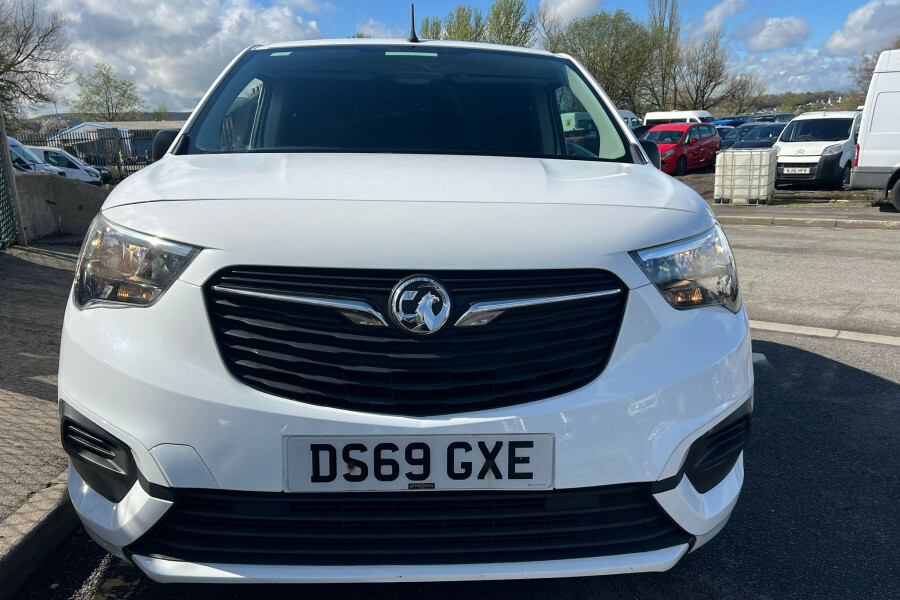 Vauxhall Combo Diesel DS69GXE White #2
