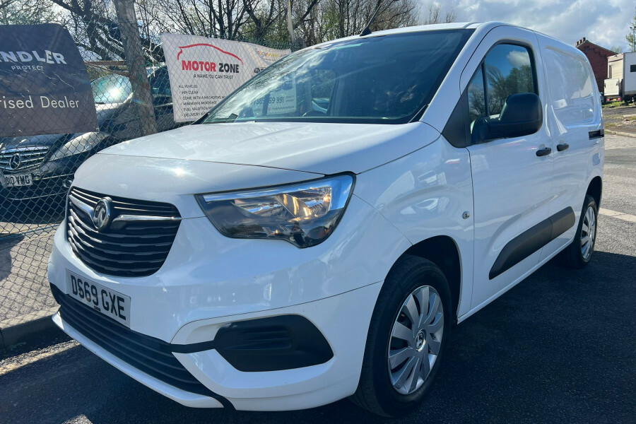 Vauxhall Combo Diesel DS69GXE White #3