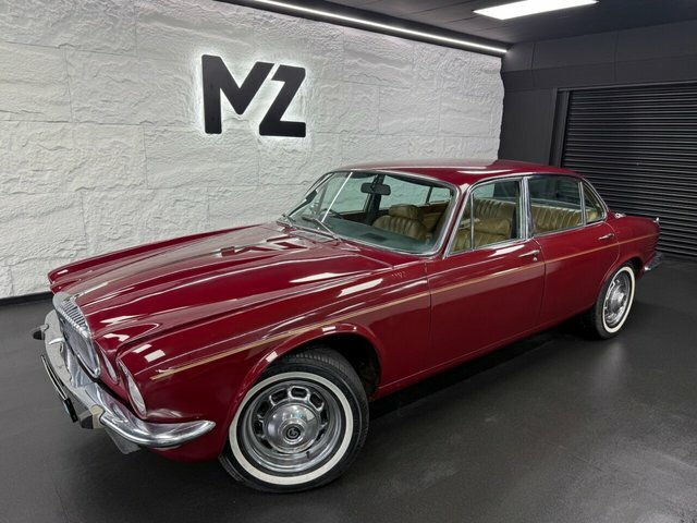 Daimler Double Six Daimler Double Six V12 5.3 Red