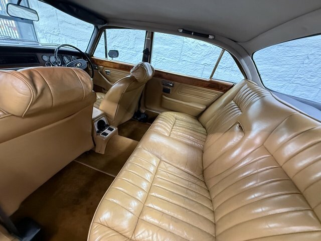 Daimler Double Six Daimler Double Six V12 5.3 JMH351N Red #4