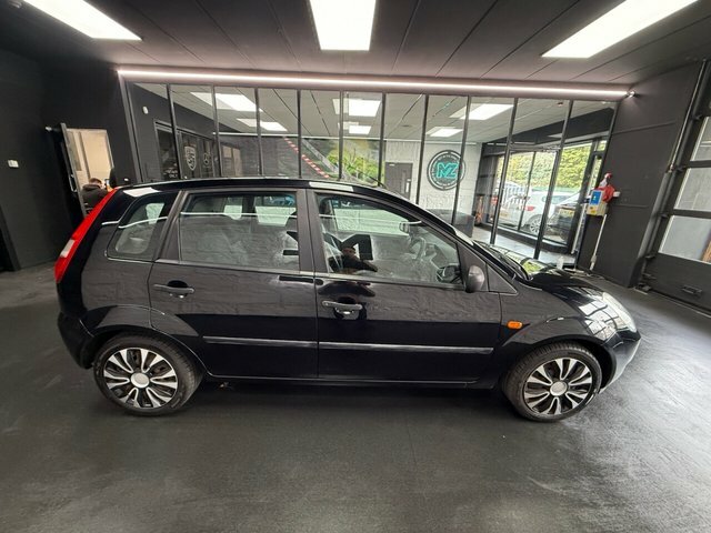 Ford Fiesta 1.25 Style Hatchback 147 G Km 7 Black #4