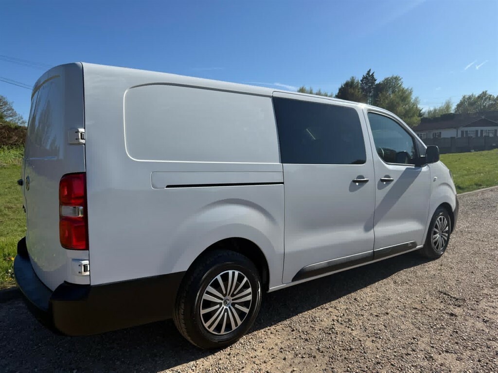 Vauxhall Vivaro 2.0 L 2.0 Turbo D 3100 Dynamic Crew Van L2 H1 Euro DY22PUH White #4