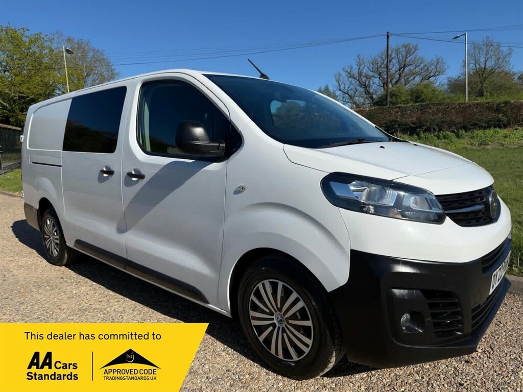 Vauxhall Vivaro 2.0 L 2.0 Turbo D 3100 Dynamic Crew Van L2 H1 Euro White