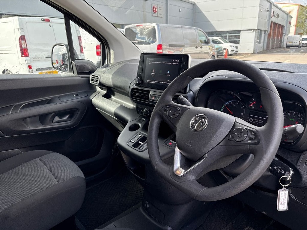 Vauxhall Combo-e Life 2300 50Kwh Prime Panel Van L1 7 MD25HWB White #5