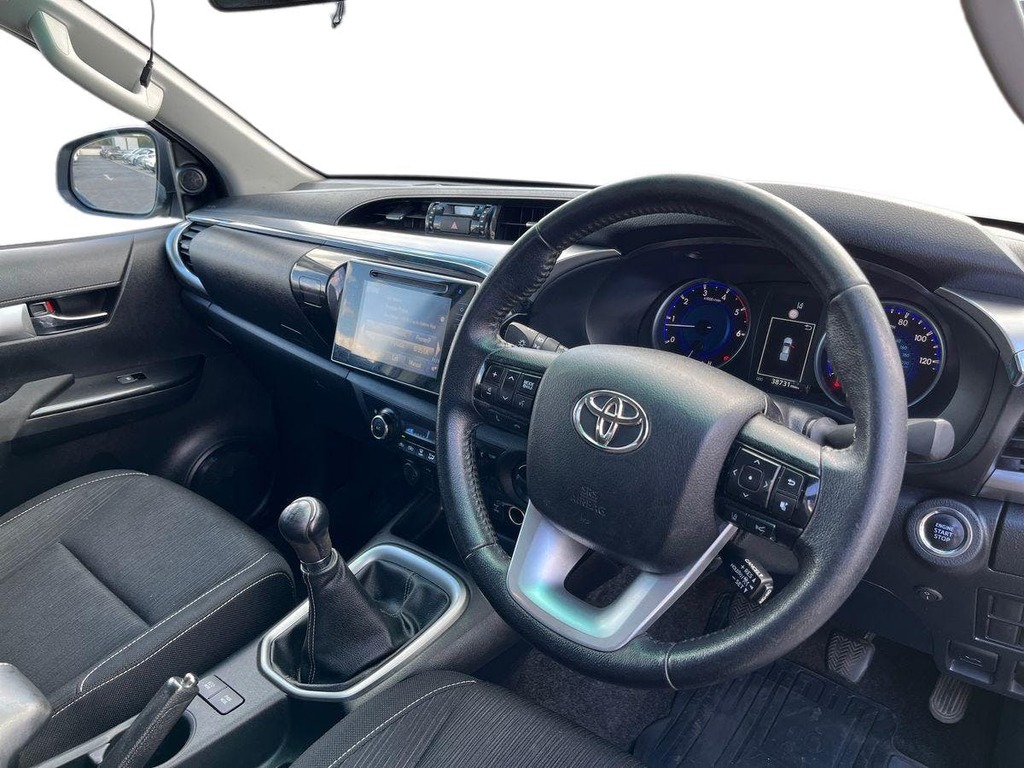 Toyota HILUX 2.4 D Invincible Pickup Double Cab M SL20CTU White #5