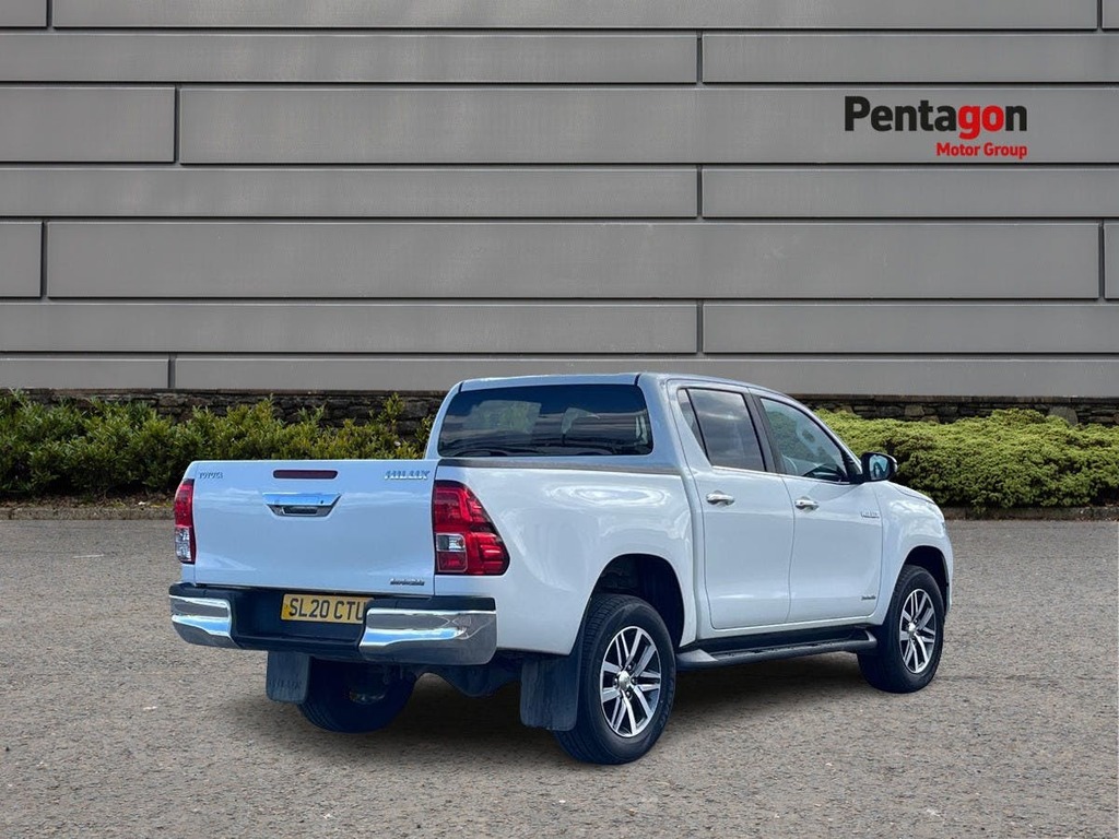 Toyota HILUX 2.4 D Invincible Pickup Double Cab M SL20CTU White #4