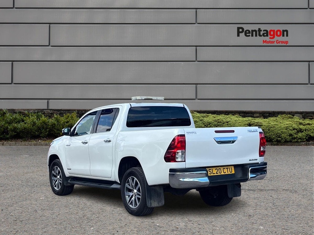 Toyota HILUX 2.4 D Invincible Pickup Double Cab M SL20CTU White #2