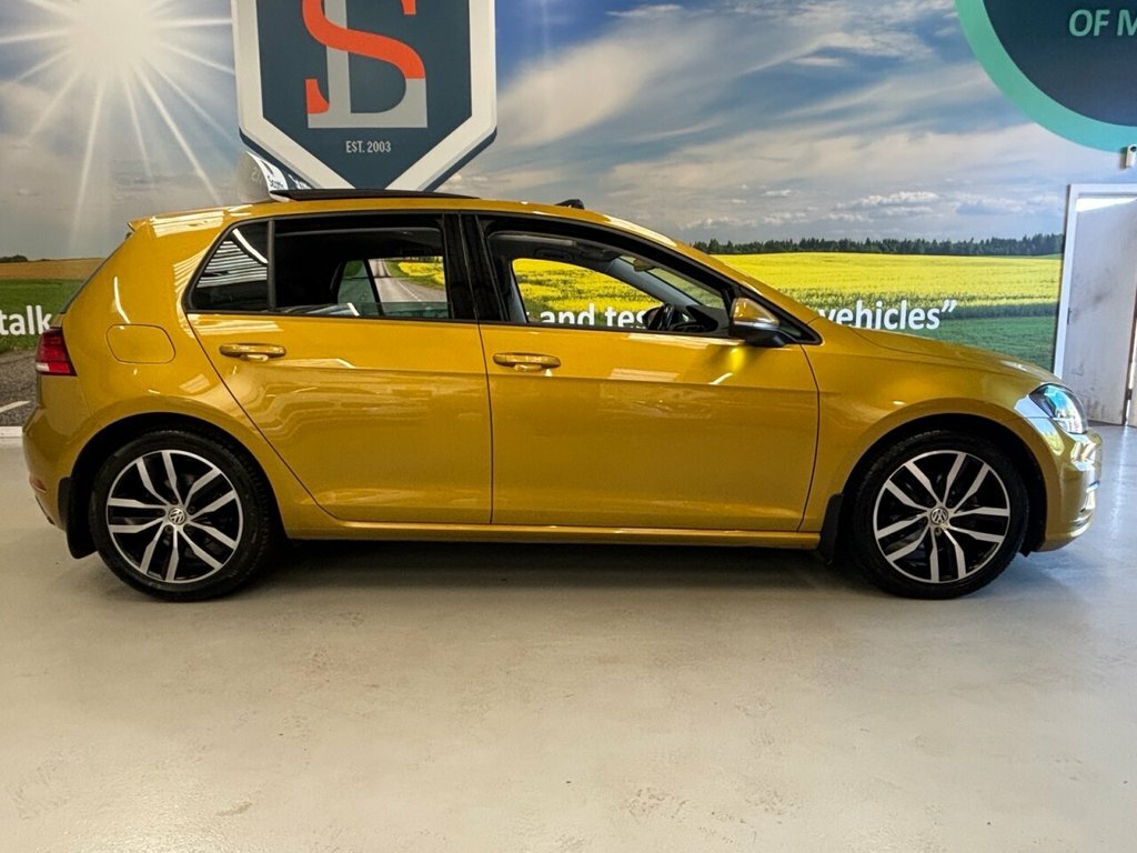 Volkswagen Golf 2L Gt FG18JYF Yellow #4