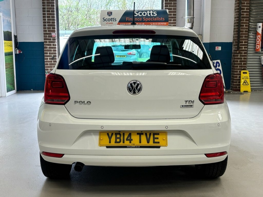 Volkswagen Polo 1L Sel White #6