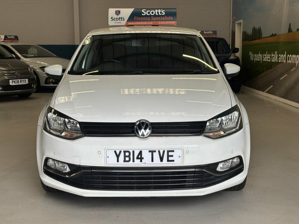 Volkswagen Polo 1L Sel White #2