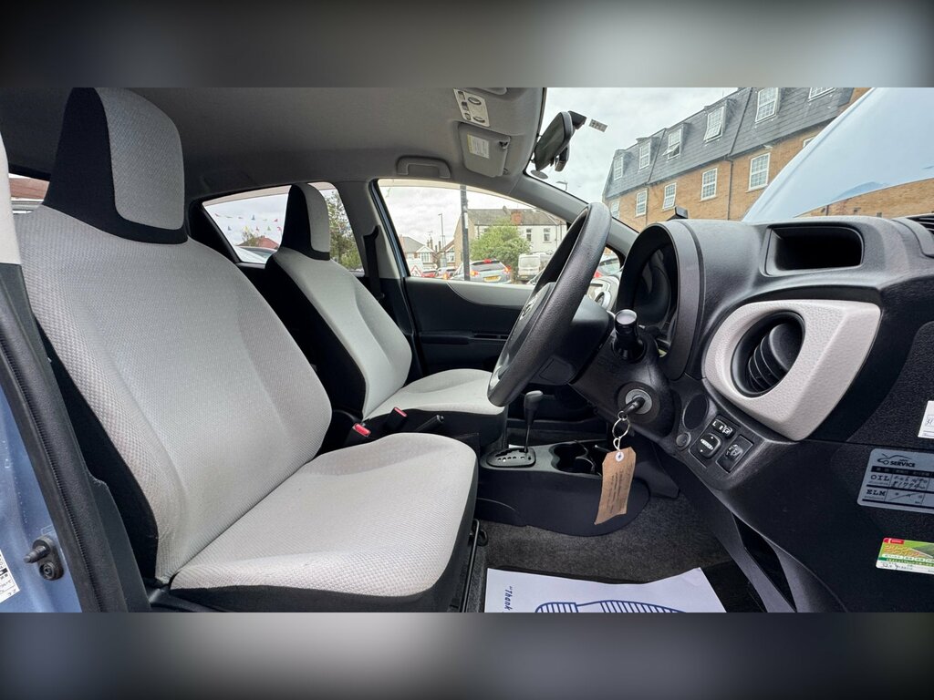 Toyota Vitz Hatchback 1.3 201362 Purple #18