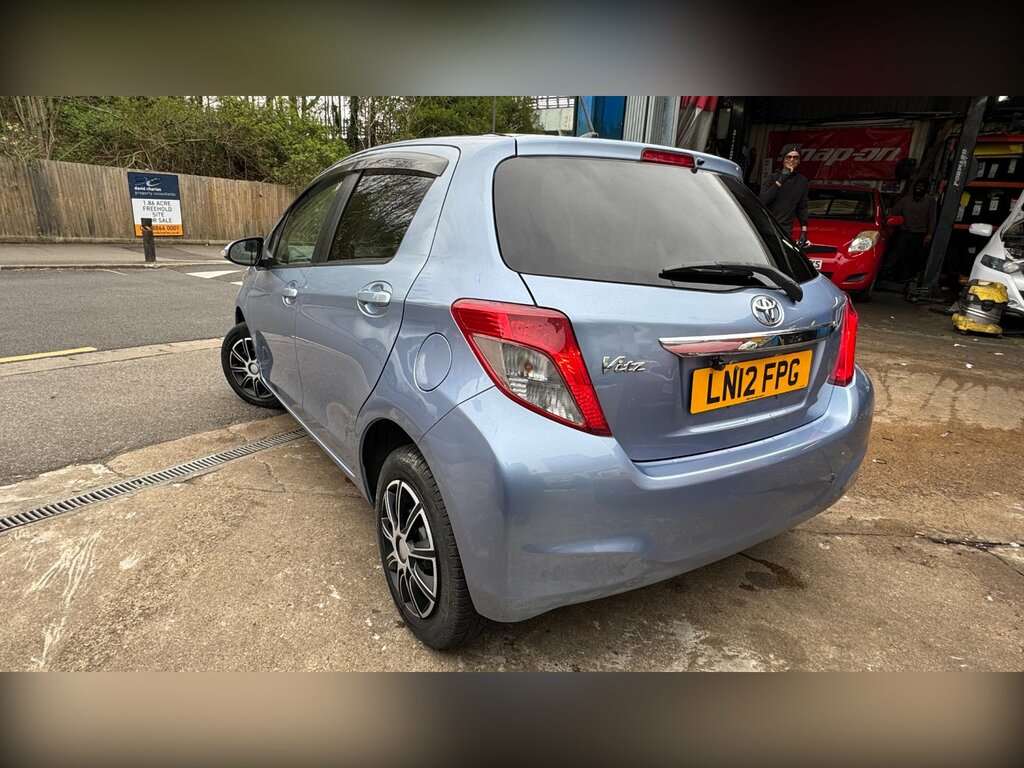 Toyota Vitz Hatchback 1.3 201362 Purple #4