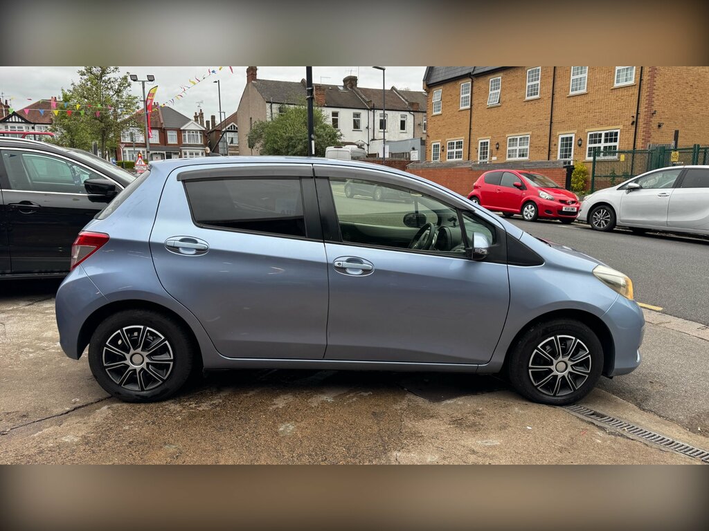 Toyota Vitz Hatchback 1.3 201362 Purple #5