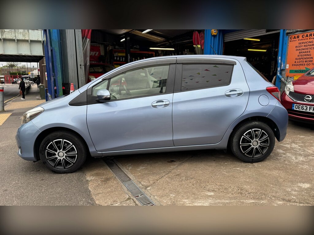 Toyota Vitz Hatchback 1.3 201362 Purple #6