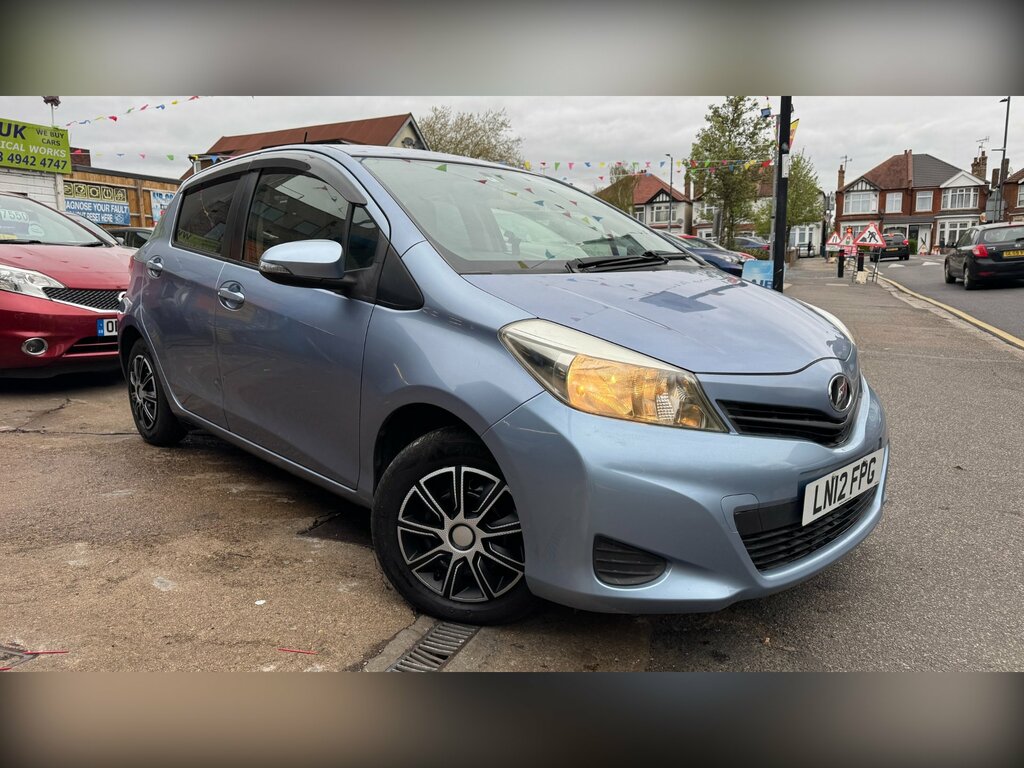 Toyota Vitz Hatchback 1.3 201362 Purple #3