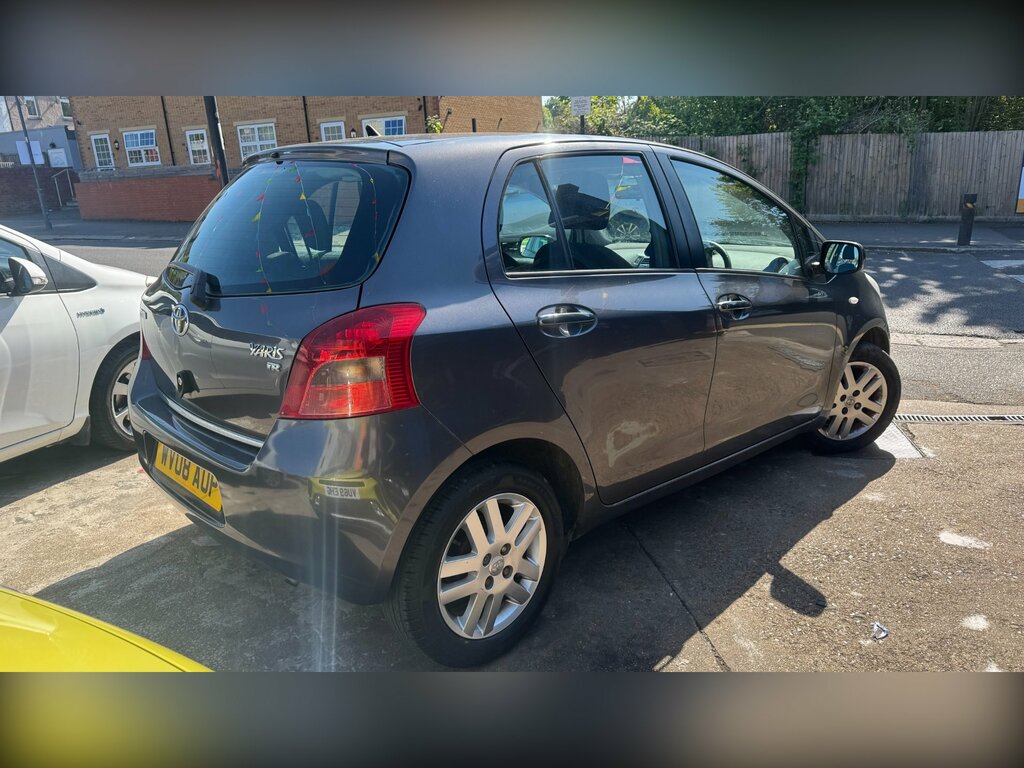 Toyota Yaris 1.3 Vvt-i Tr Hatchback 141 Gkm WV08AUP Grey #2