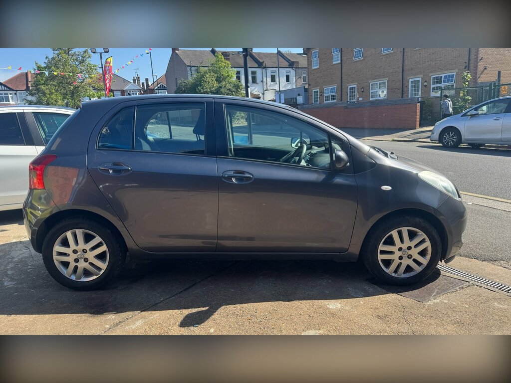 Toyota Yaris 1.3 Vvt-i Tr Hatchback 141 Gkm WV08AUP Grey #5