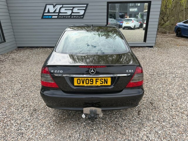 Mercedes-Benz E Class 2009 2.1 E220 Cdi Se Executive Saloon Black #4