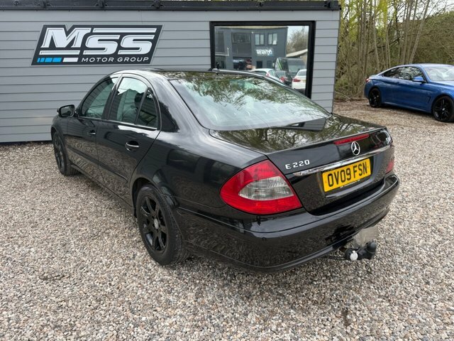 Mercedes-Benz E Class 2009 2.1 E220 Cdi Se Executive Saloon Black #3