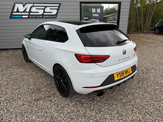 Seat Leon 2018 2.0 Tsi Cupra 300 Sport Coupe Manu White #3