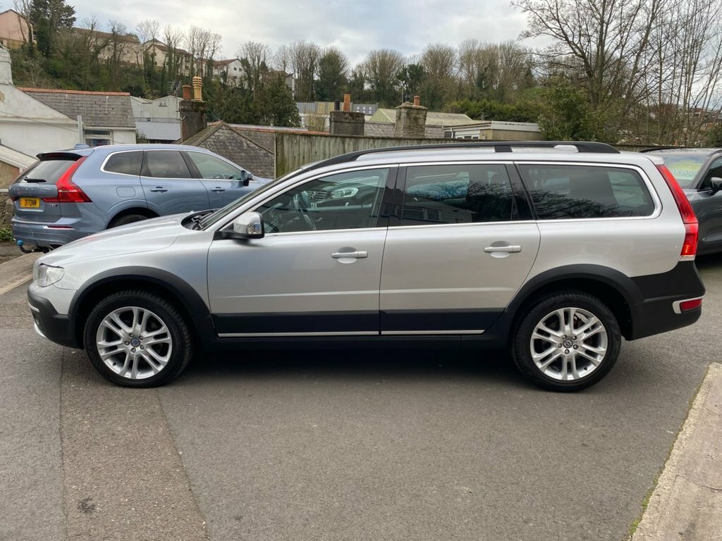 Volvo XC70 2014 2.4 D5 Se Lux Estate Geartronic Aw Silver #2