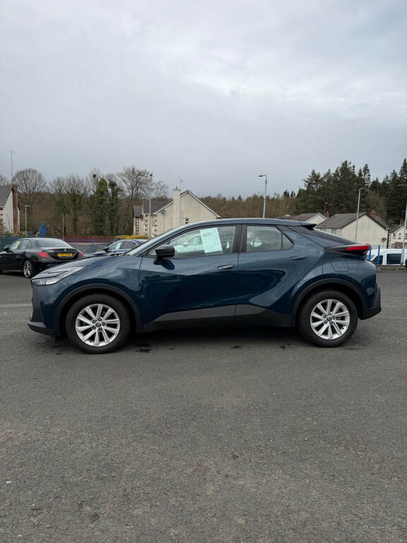 Toyota C-Hr 1.8 Hybrid Icon Cvt FH24CYW Blue #4