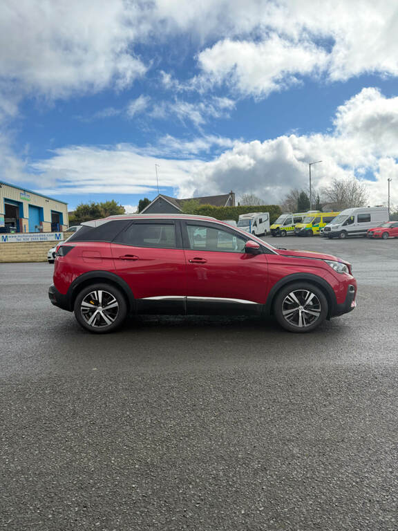 Peugeot 3008 1.5 Bluehdi Allure BV69XYH Red #6
