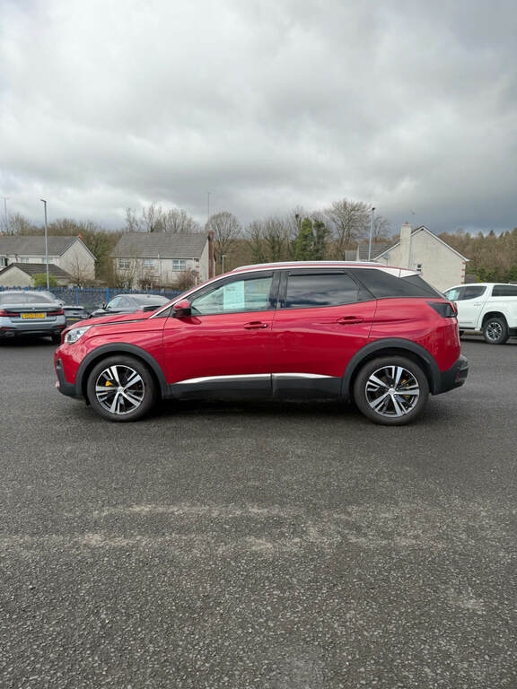 Peugeot 3008 1.5 Bluehdi Allure BV69XYH Red #2