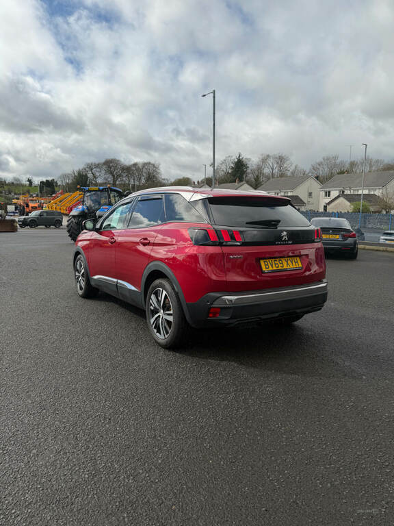 Peugeot 3008 1.5 Bluehdi Allure BV69XYH Red #3