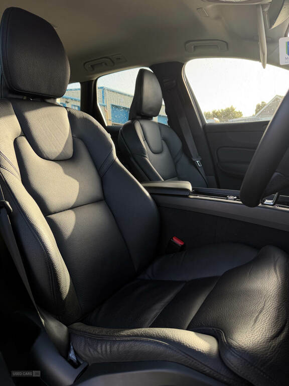 Volvo XC60 2.0 B4d Plus Dark Awd Geartronic WF73KHW Grey #5
