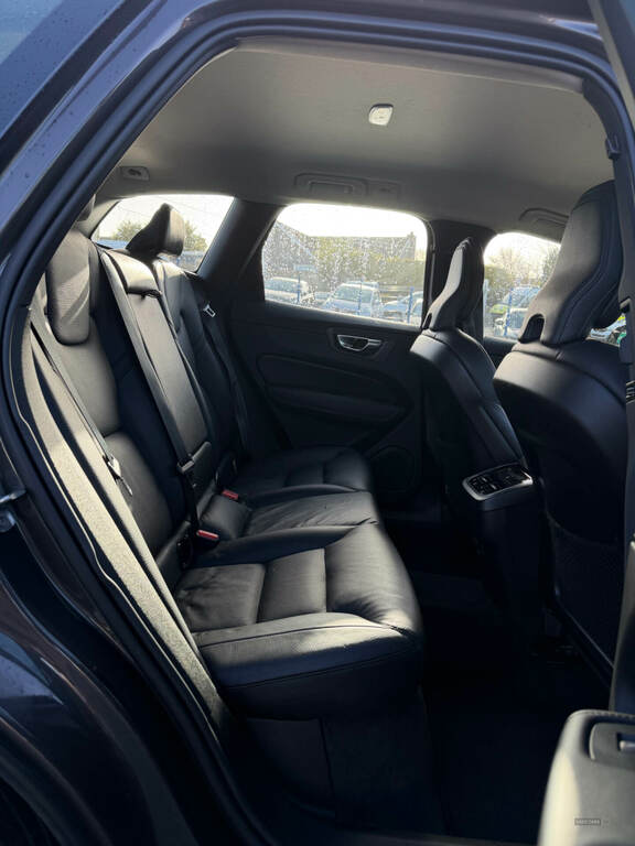 Volvo XC60 2.0 B4d Plus Dark Awd Geartronic WF73KHW Grey #4