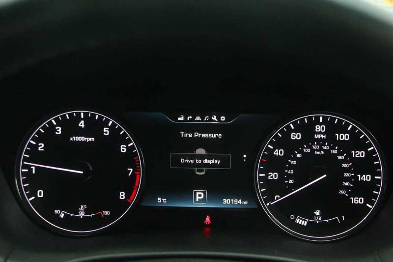 Hyundai Genesis Saloon Silver #15