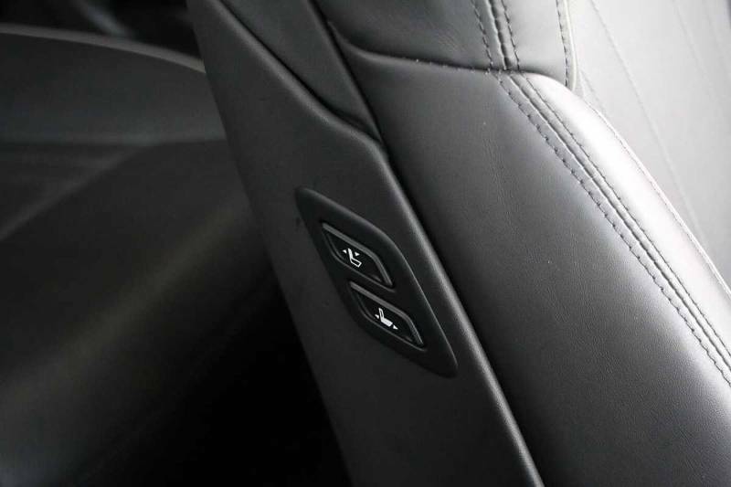 Hyundai Genesis Saloon Silver #14