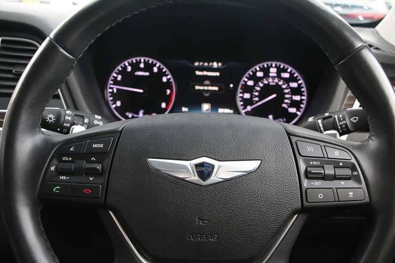 Hyundai Genesis Saloon Silver #16