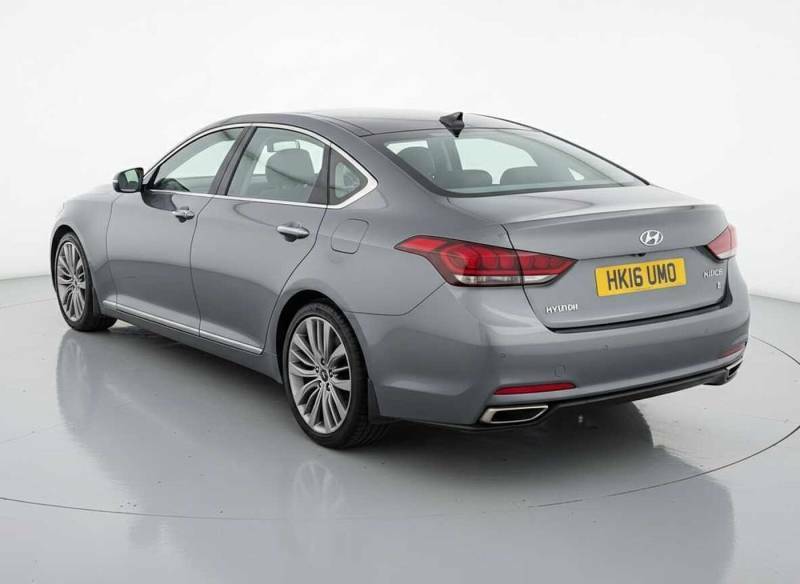 Hyundai Genesis Saloon Silver #4