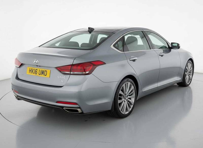 Hyundai Genesis Saloon Silver #3