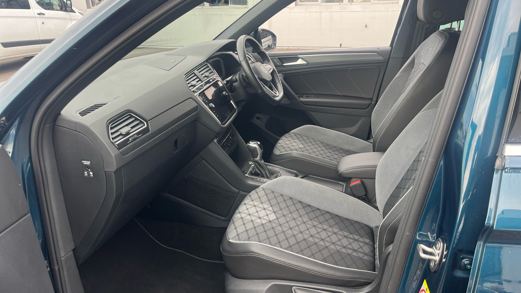 Volkswagen Tiguan 1.5 Tsi R-line Dsg Euro 6 Ss CF22TZR  #3