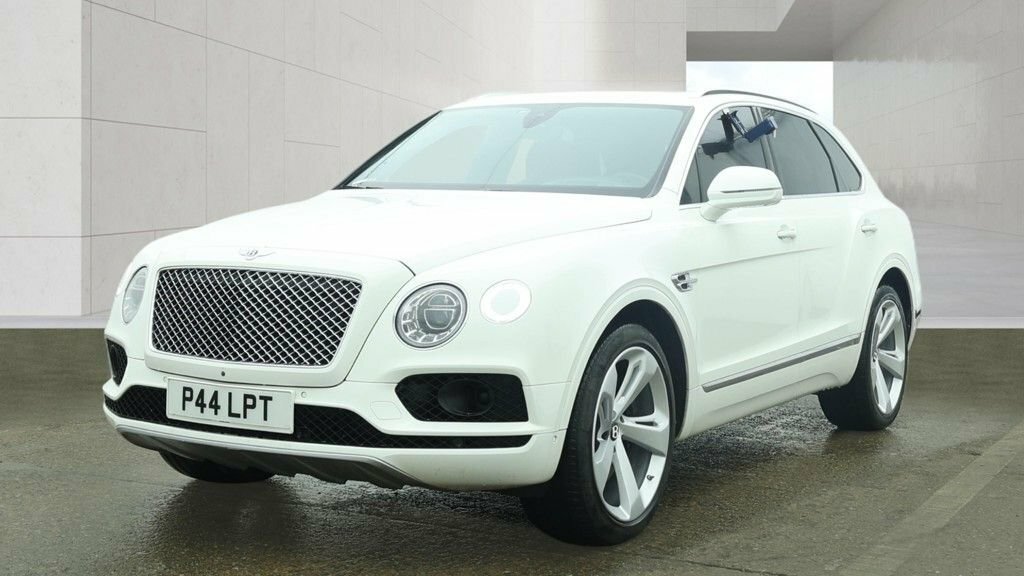 Bentley Bentayga Estate LJ17SXK White #2