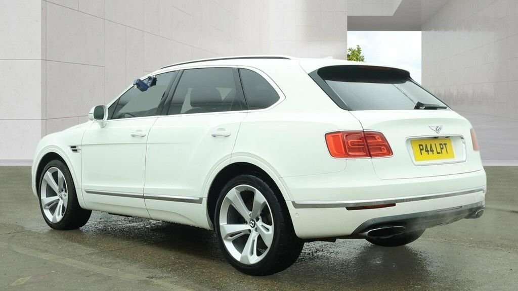Bentley Bentayga Estate LJ17SXK White #3