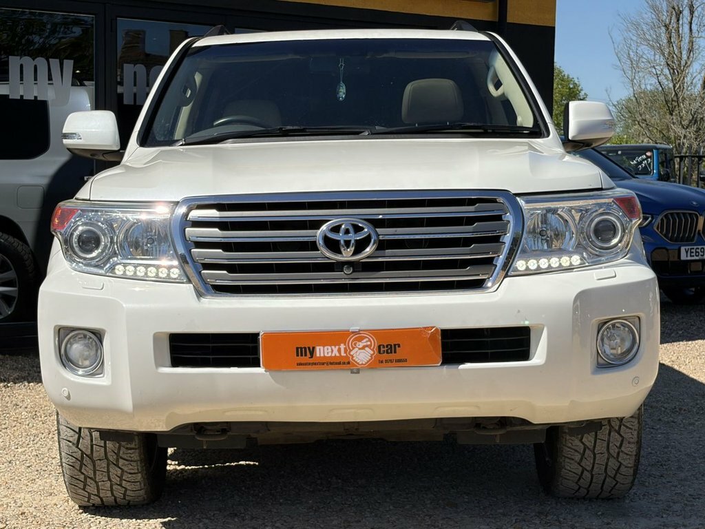 Toyota Land Cruiser V8 Suv White #3