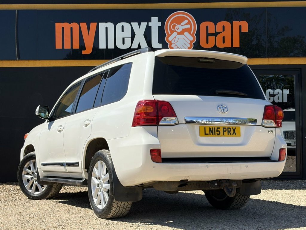 Toyota Land Cruiser V8 Suv White #6