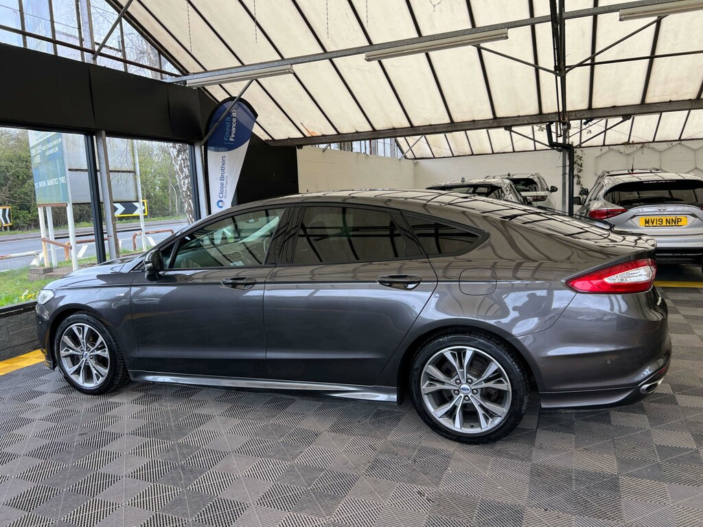 Ford Mondeo Hatchback AP67BXX Grey #5