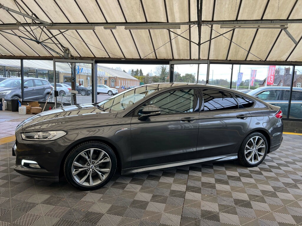 Ford Mondeo Hatchback AP67BXX Grey #4