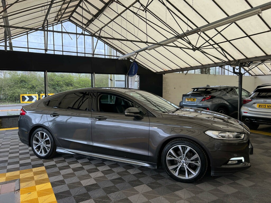 Ford Mondeo Hatchback AP67BXX Grey #2