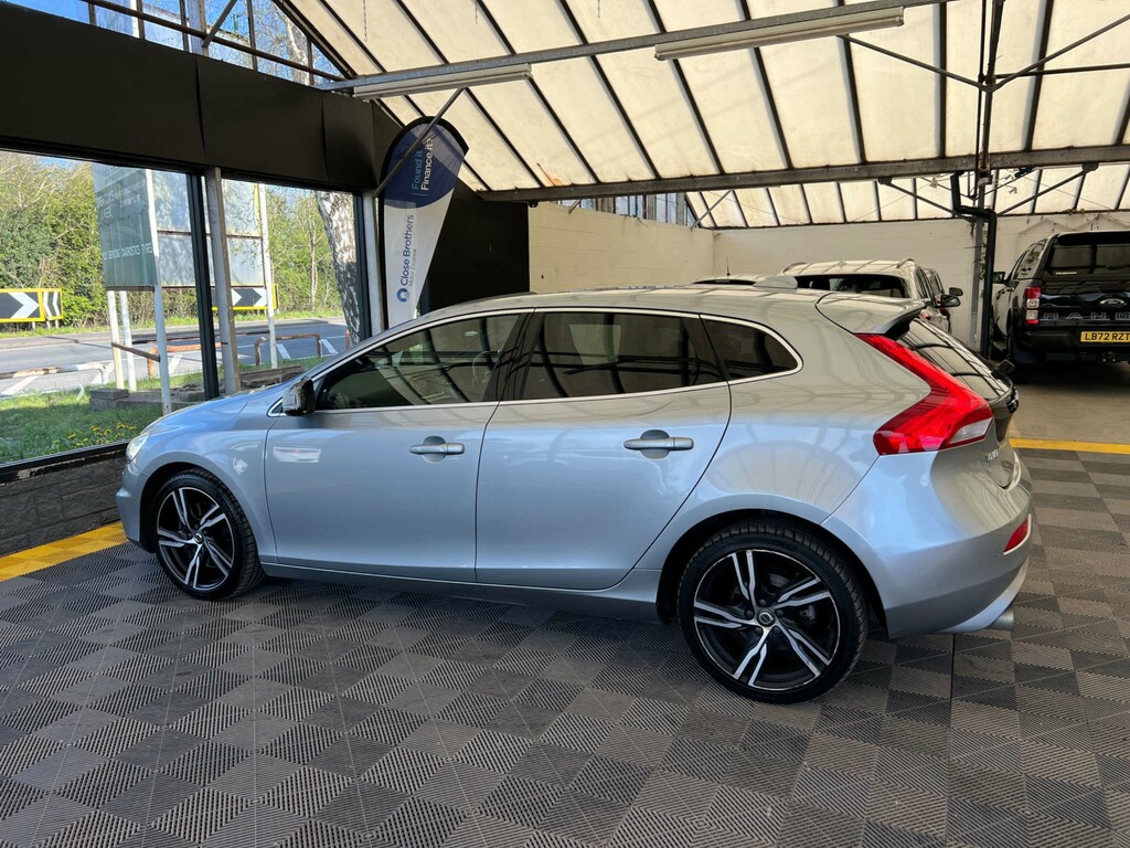 Volvo V40 Hatchback KX19WAO Silver #3