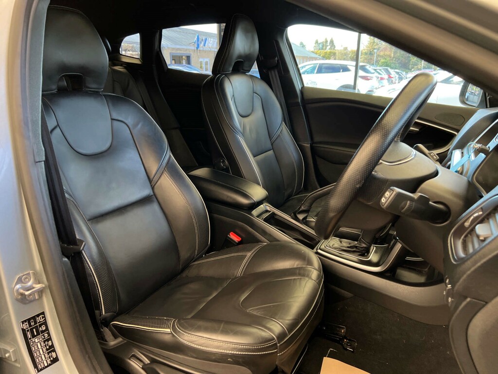 Volvo V40 Hatchback KX19WAO Silver #6