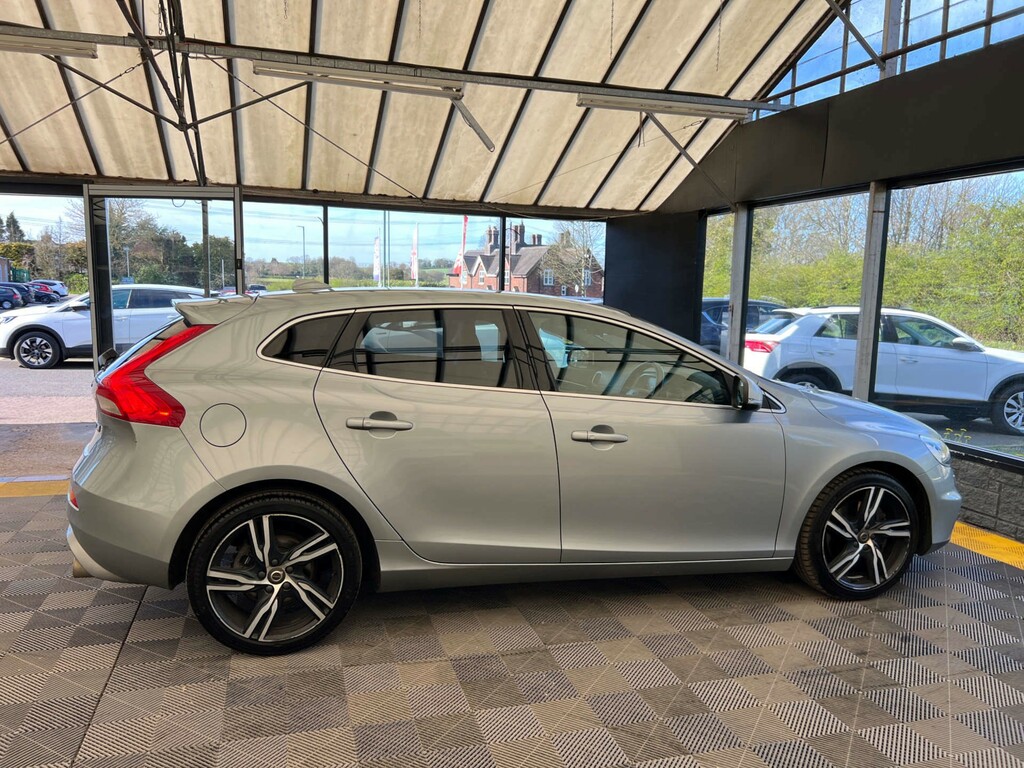 Volvo V40 Hatchback KX19WAO Silver #5
