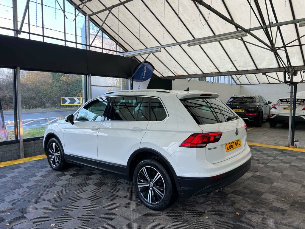 Volkswagen Tiguan Suv LD67WVZ White #4